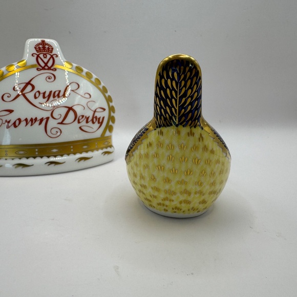 Royal Crown Derby "Blue Tit" bone china bird paperweight Gold Stopper boxed. - Picture 6 of 7